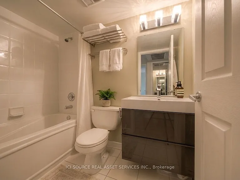 19 Barberry Pl #203 — Photo 7