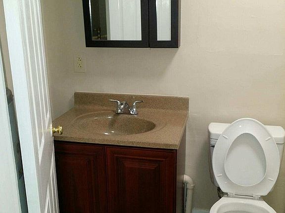 4th image of 518 Jefferson St #2