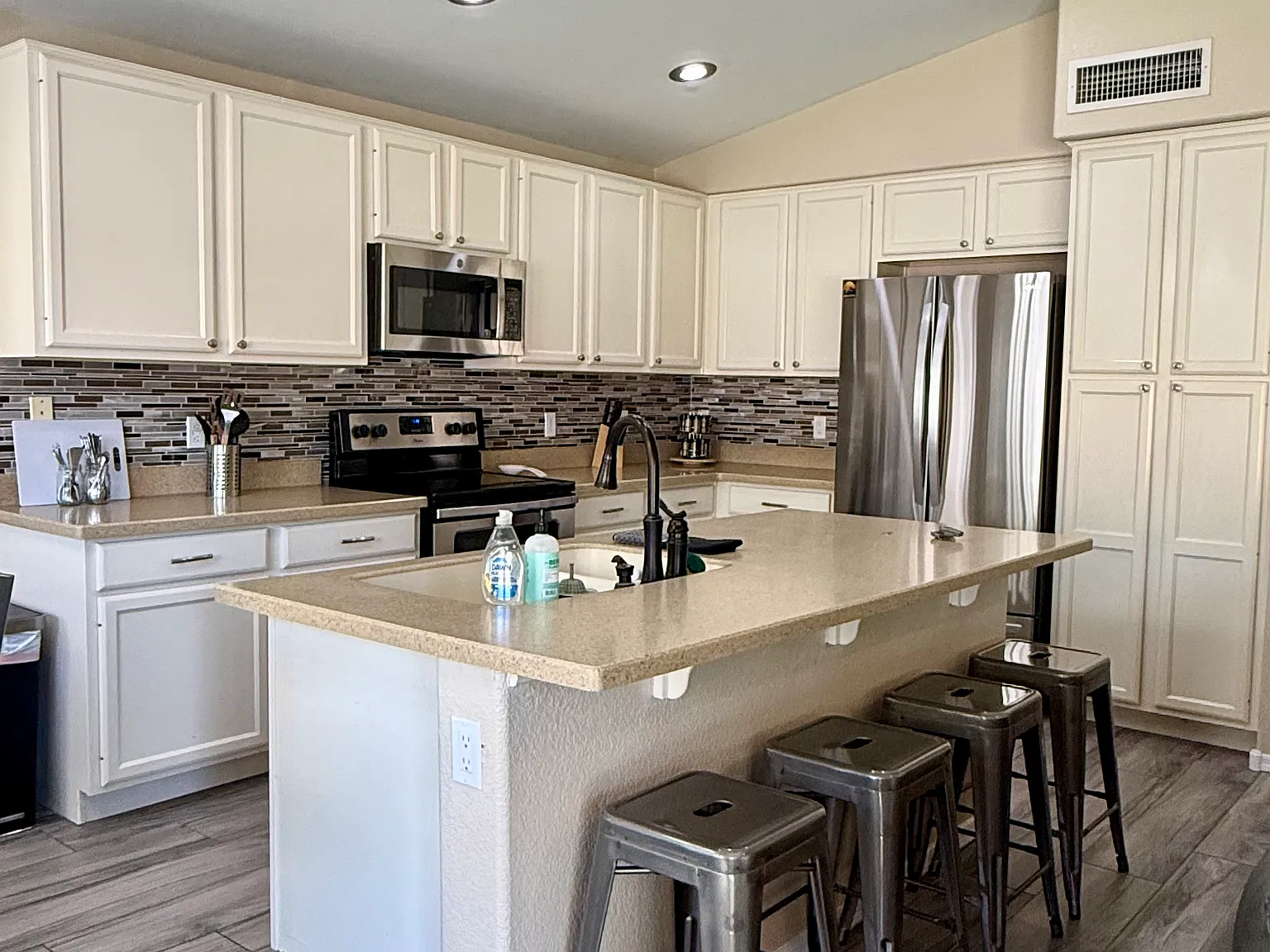 1692 W Sparrow Dr — Photo 4
