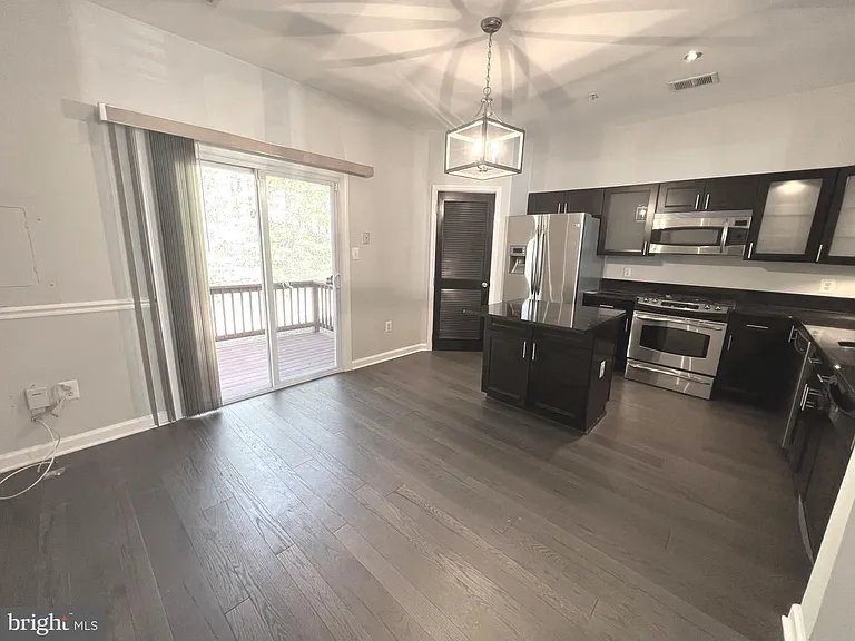 2724 Oak Leaf Ct — Photo 7
