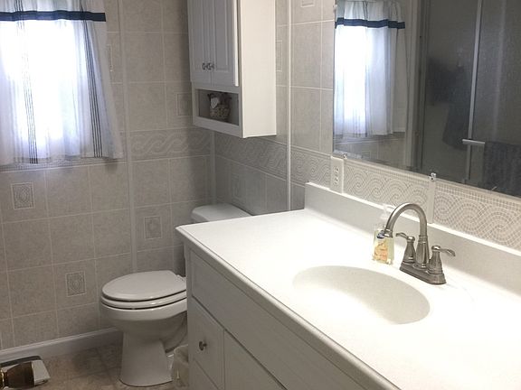 5th image of 142 Vinewood Dr #1