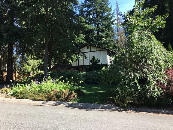 3rd image of 2028 208th Pl NE