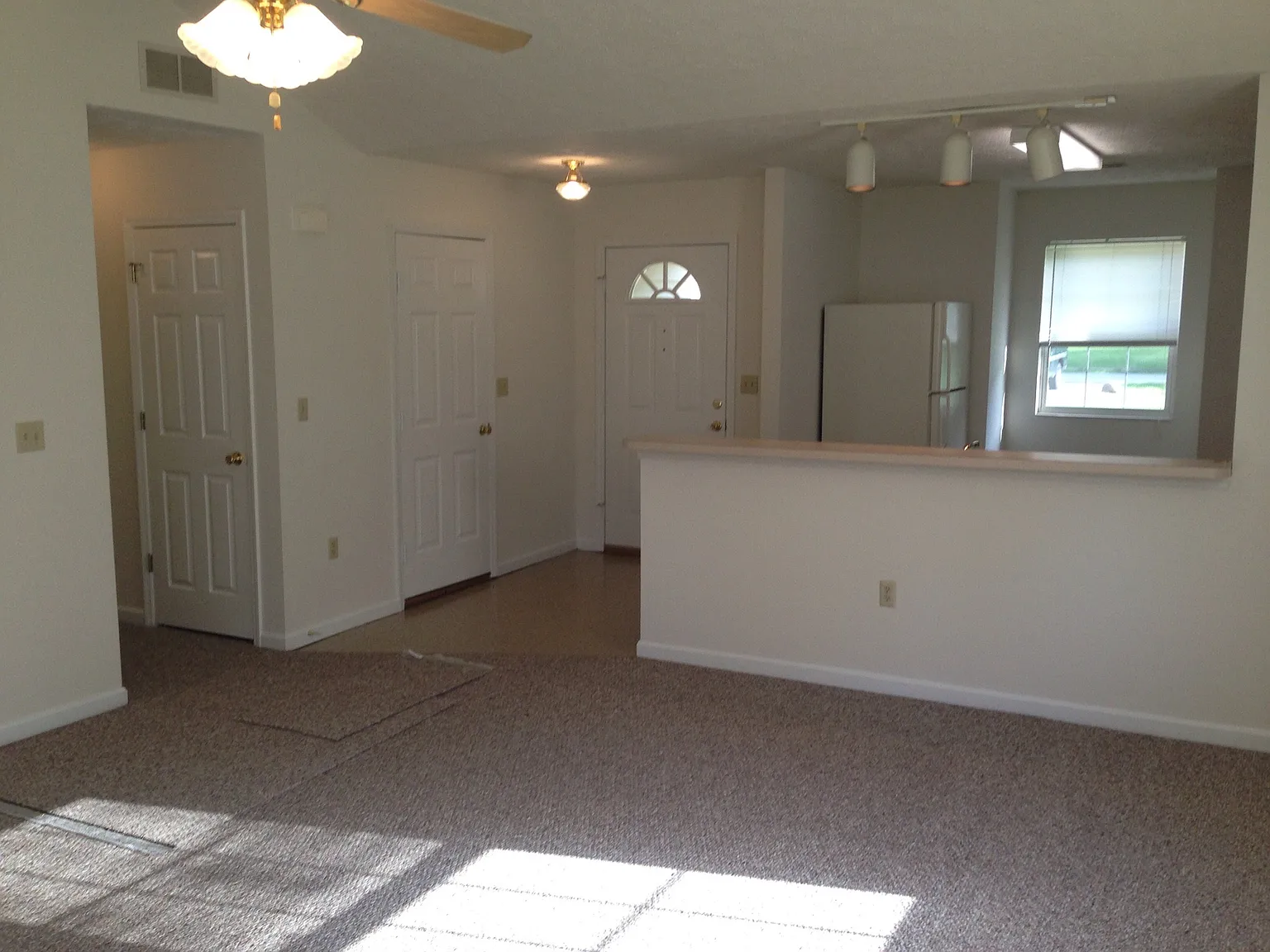 2 bed, 1100 sqft, $1,000 — Photo 2