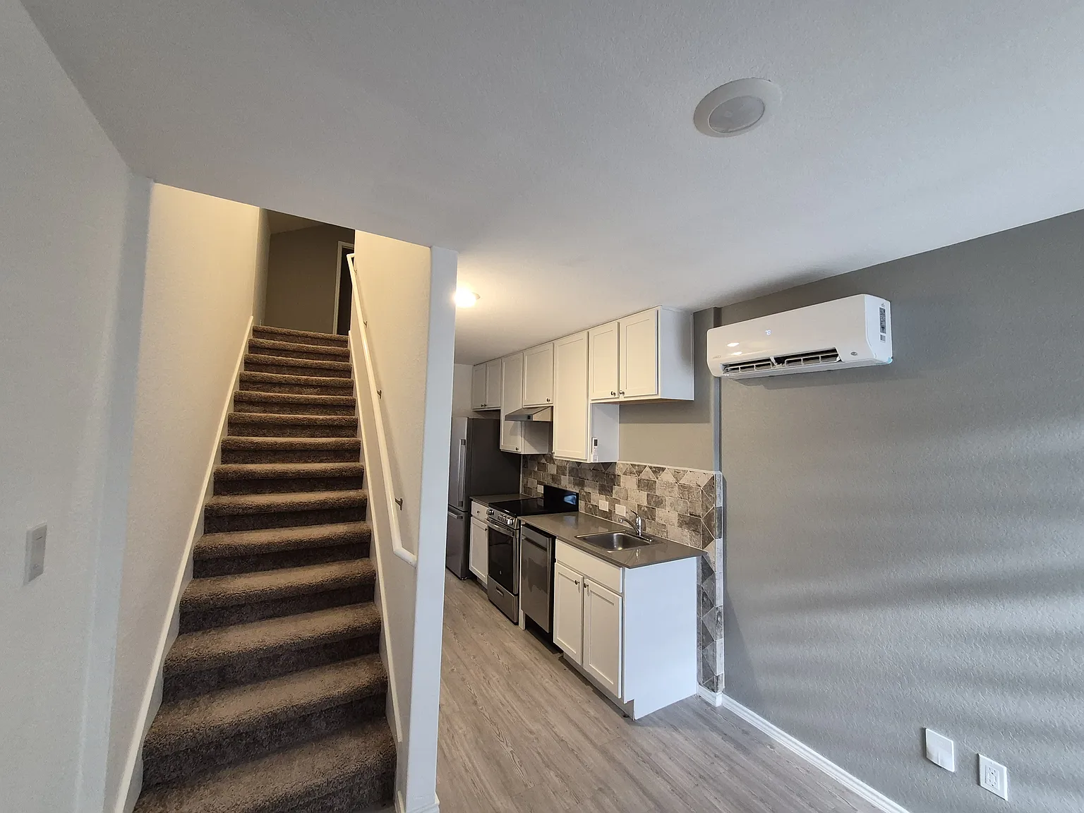 2 bed, 665 sqft, $1,195 — Photo 2