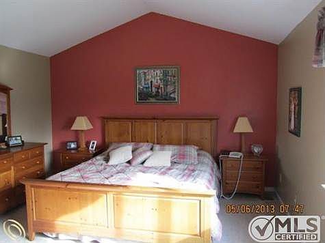 Master Bed (800x600).jpg