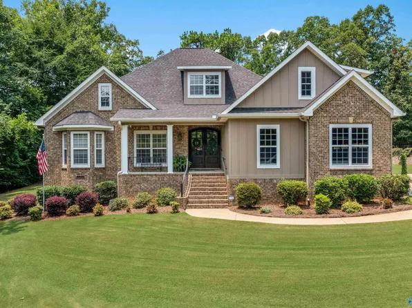 240 Oak Leaf Ln, Glencoe, AL 35905