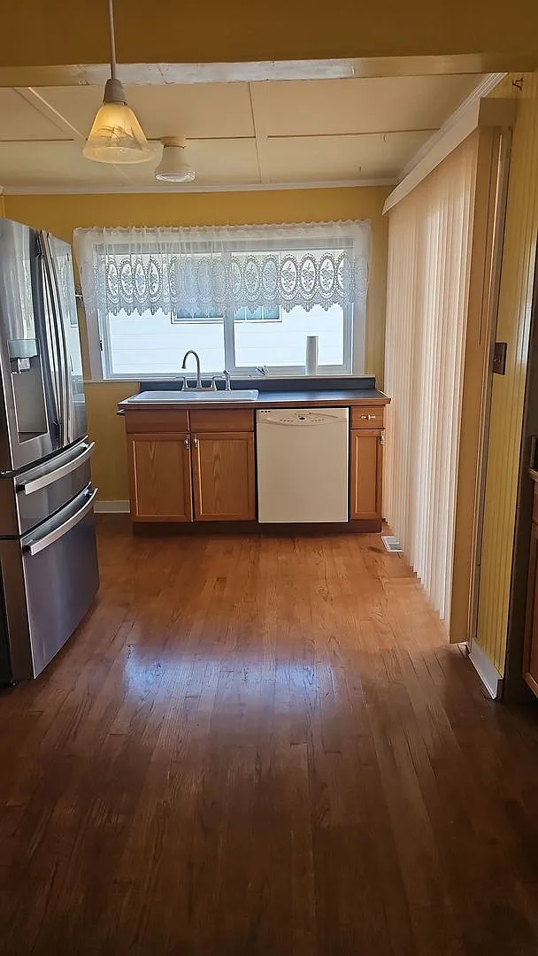 Move-In Special $200 Off first Months Rent Wonderful 2bd 1ba home located in Cosmopolis — Photo 2