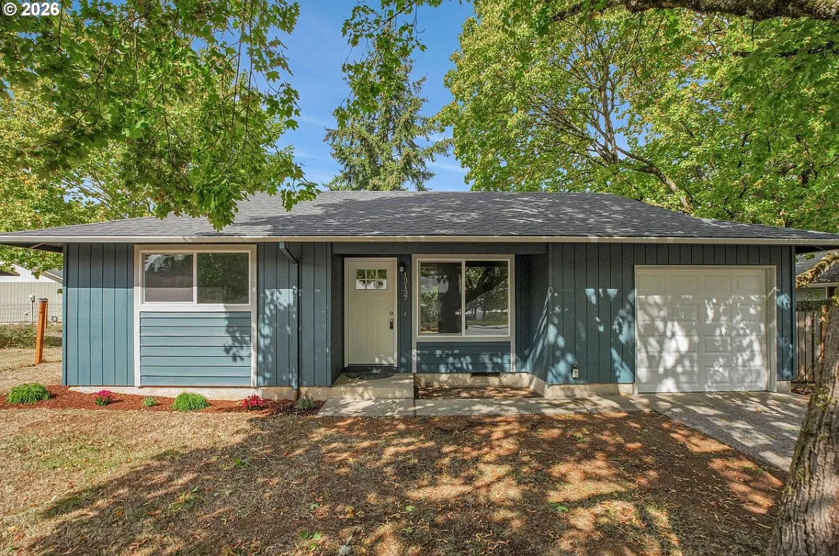 3 bed, 972 sqft, $2,050 — Photo 1