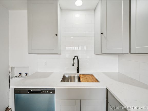 4th image of 19547 E 1st Pl