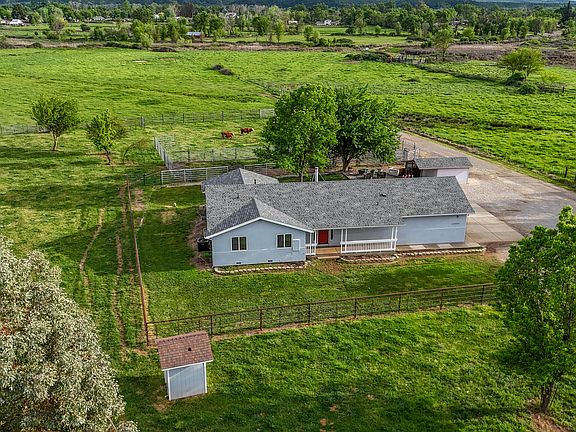 2nd image of 22405 Venzke Rd