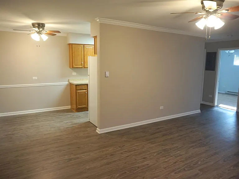 100 N Griffin St #8 — Photo 2