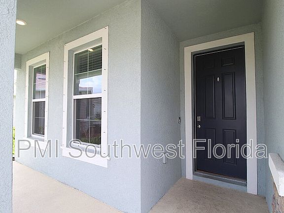 3rd image of 16474 Woodside Gln