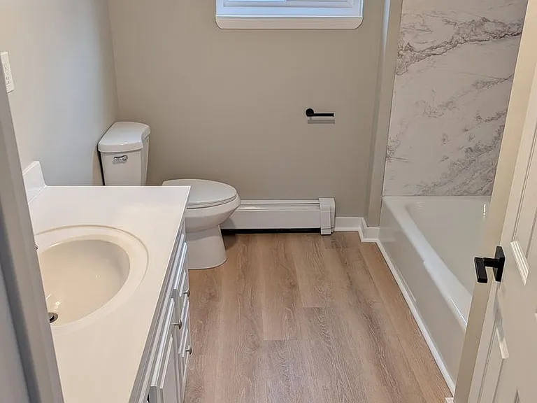 242 Commercial St — Photo 20