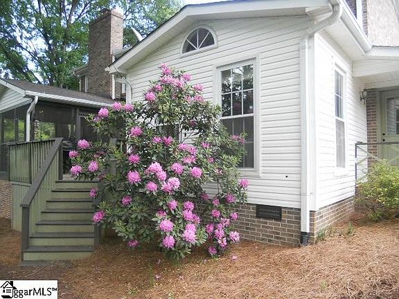 3rd image of 105 Bridgeton Dr