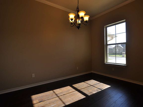 3rd image of 115 Germantown Cir