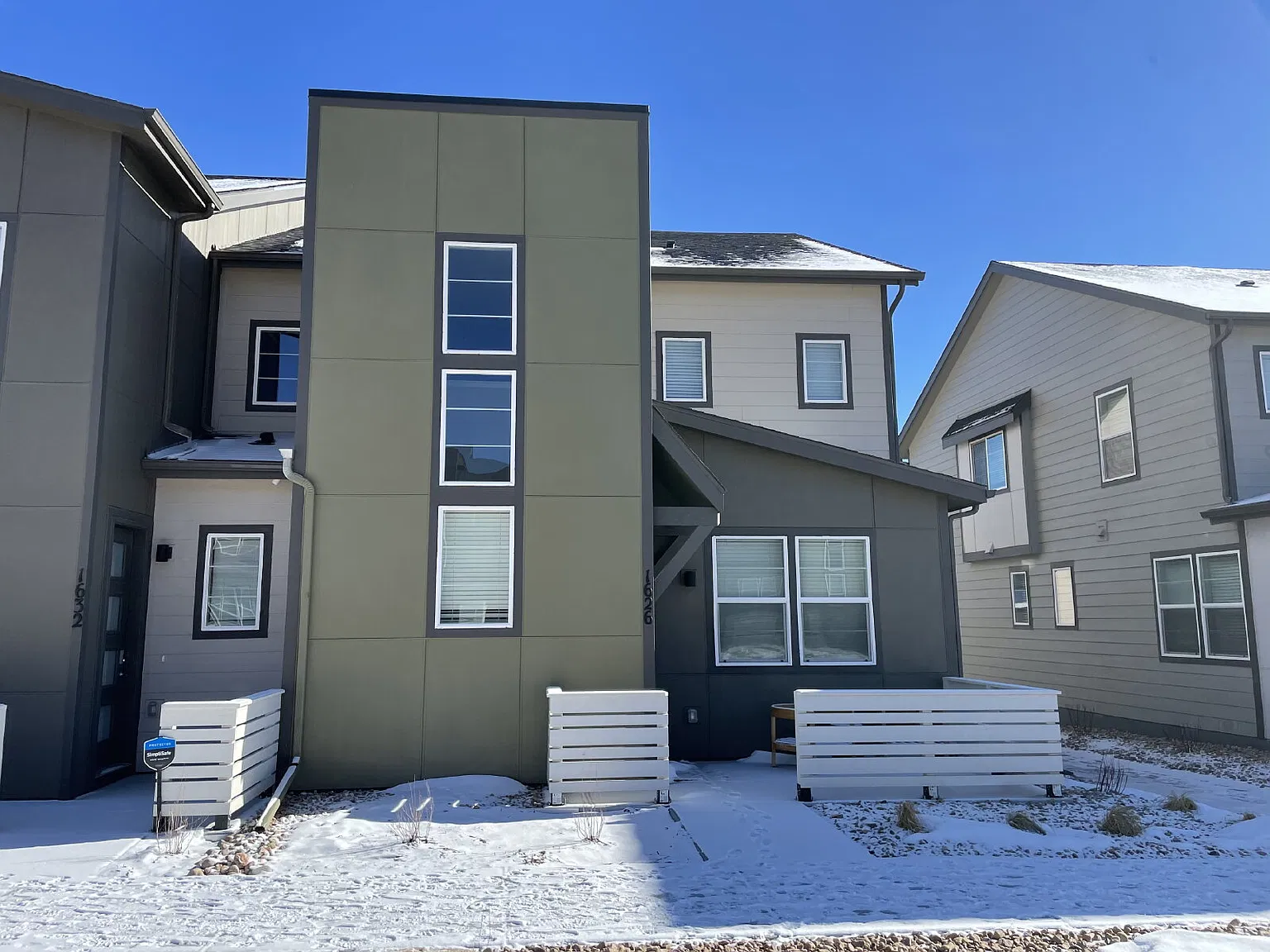 3 bed, 2.5 bath, 1693 sqft, $2,475 — Photo 1