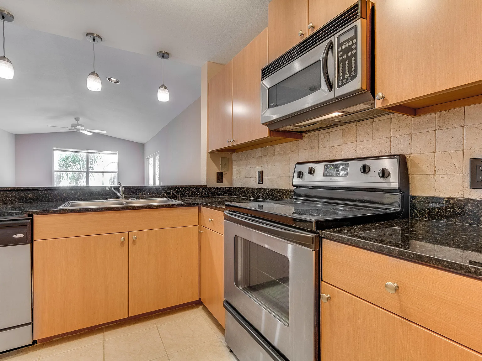 2 bed, 2.0 bath, 1042 sqft, $2,150 — Photo 1