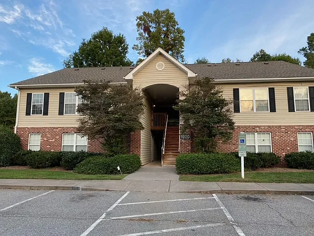 1960 Crest Hollow Dr #204 — Photo 1