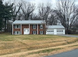 2 Garrett Ct, Rockville, MD 20855