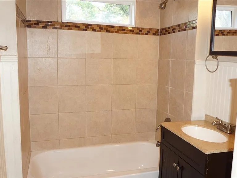 583 Colonial Cir SE — Photo 7