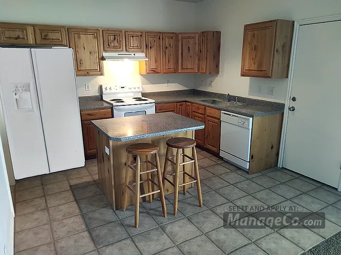 4 bed, 4.0 bath, 2213 sqft, $2,550 — Photo 3