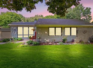 2254 Fairport Rd, Waterford, MI 48329