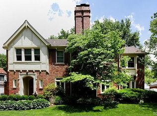 29 Crestwood Dr, Saint Louis, MO 63105