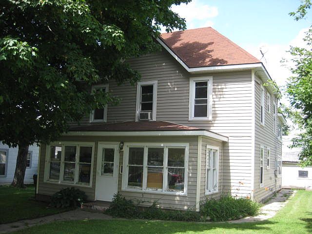 1st image of 411 Minnesota Ave E