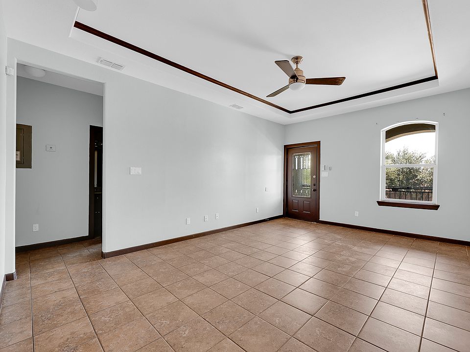 Natural lighting all throughout the apartment.