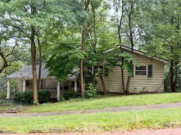 671 Lafayette Dr, Akron, OH 44303