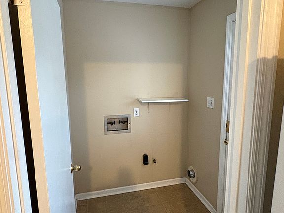 3rd image of 216 Hightower Dr