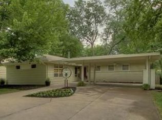 7711 Howe Dr, Prairie Village, KS 66208