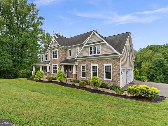 3rd image of 1682 Woodstock Rd