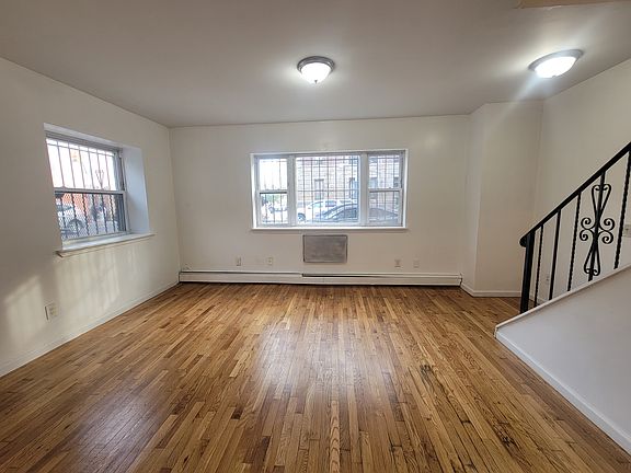 4th image of 910 Rogers Ave #2