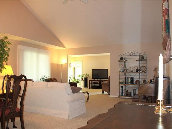 5th image of 4081 Glencairn Grv
