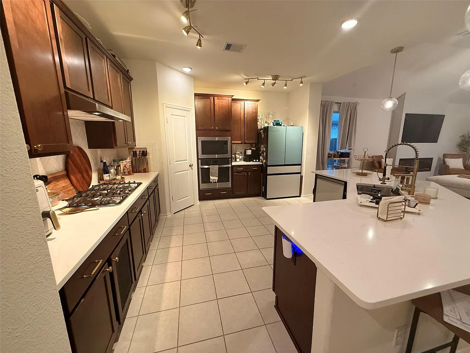 4 bed, 3.0 bath, 2532 sqft, $3,600 — Photo 3