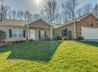 1090 Alexis Ln, Lenoir City, TN 37772