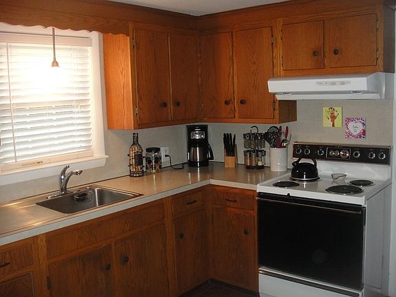 3rd image of 234 Farm Rd