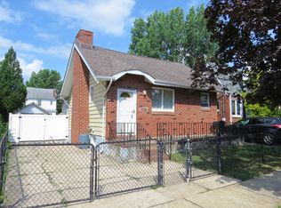 33 S 17th St, New Hyde Park, NY 11040