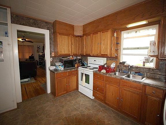 5th image of 2142 W C St