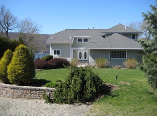 73 Forest Lake Dr, Hewitt, NJ 07421
