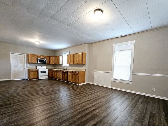 4th image of 1617 School Ave