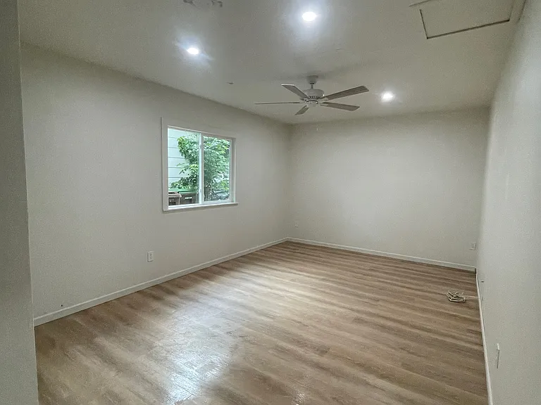2405 Tamarac Dr — Photo 18