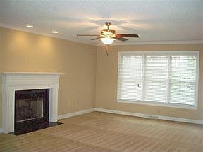 4th image of 302 Oleander Ln