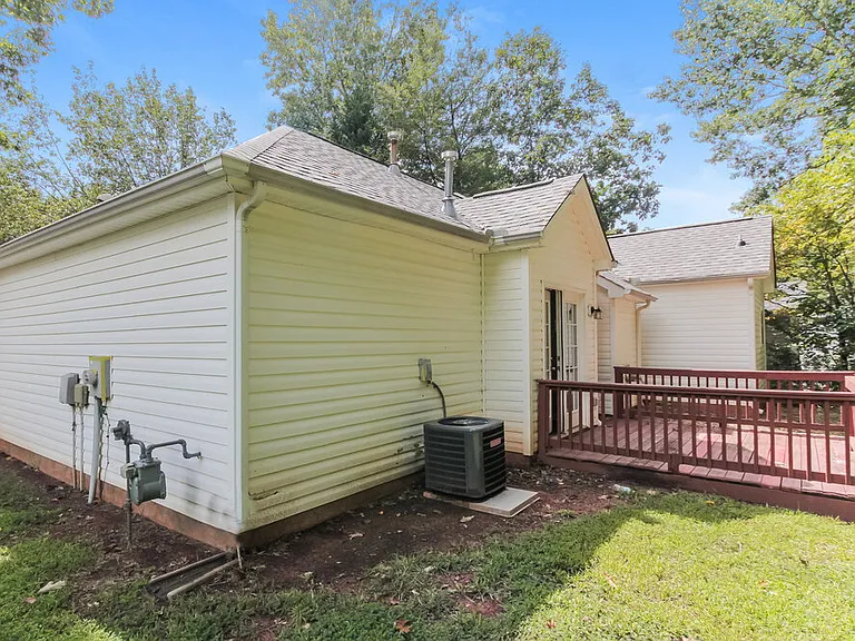 5833 Lawnmeadow Dr — Photo 16