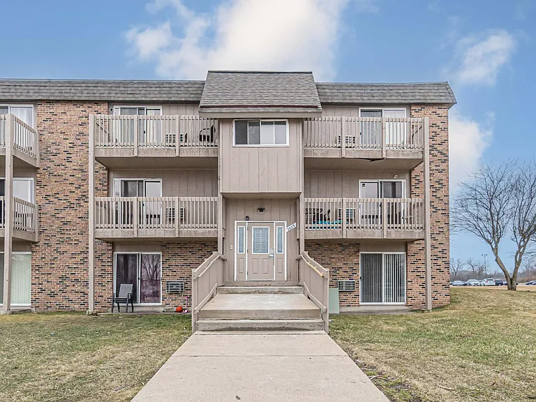 22508 Regency Dr #2 — Photo 11