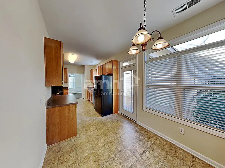 302 Harmony Lake Dr — Photo 5