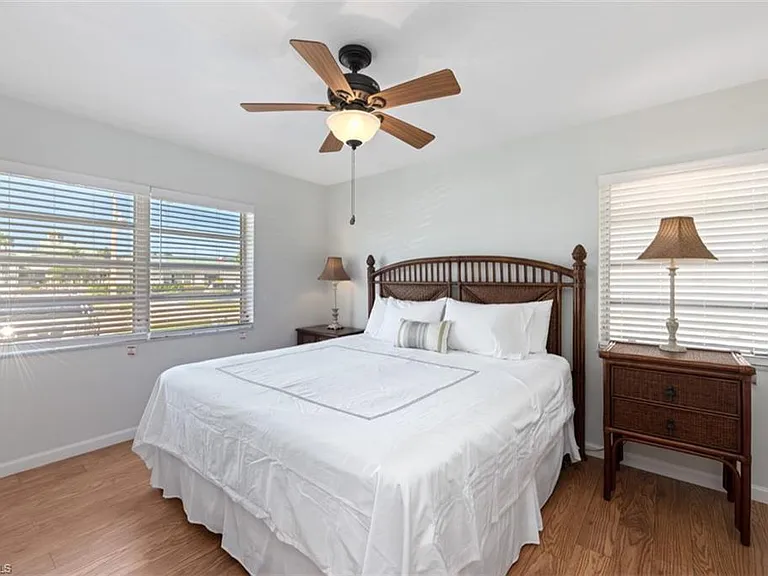 955 Iris Ct — Photo 14