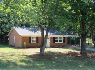 1122 Hickory Ln, King, NC 27021