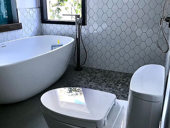 Master bath tub